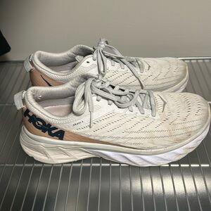 Women’s hoka arahi 4. Size 8.5.